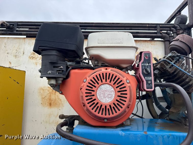 image for item EU6415 1980 Mack fuel / lube truck