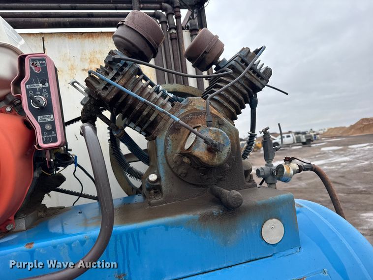 image for item EU6415 1980 Mack fuel / lube truck