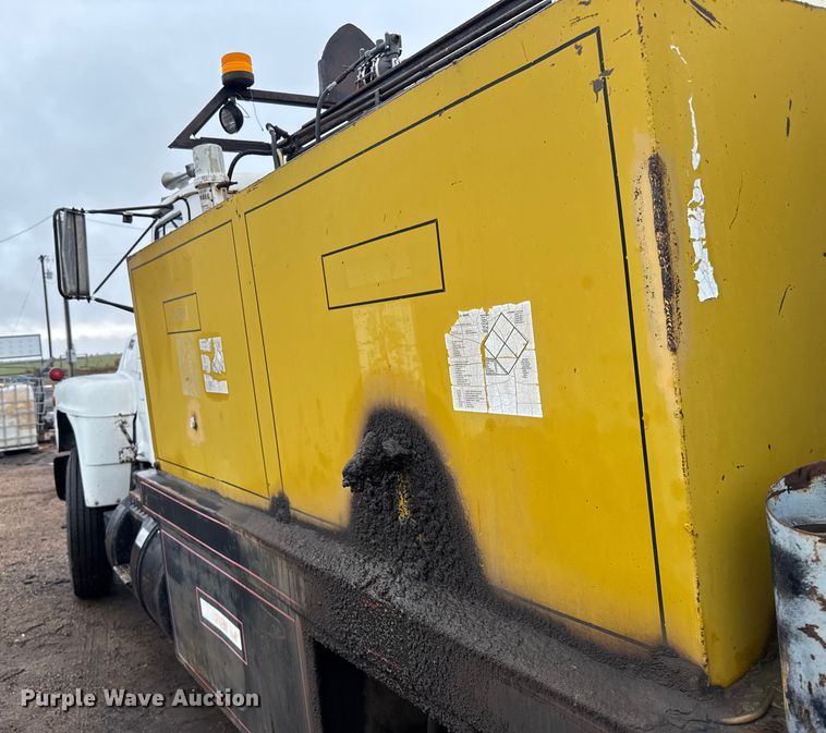 image for item EU6415 1980 Mack fuel / lube truck