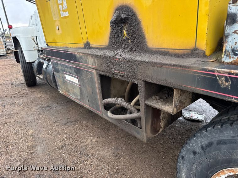 image for item EU6415 1980 Mack fuel / lube truck