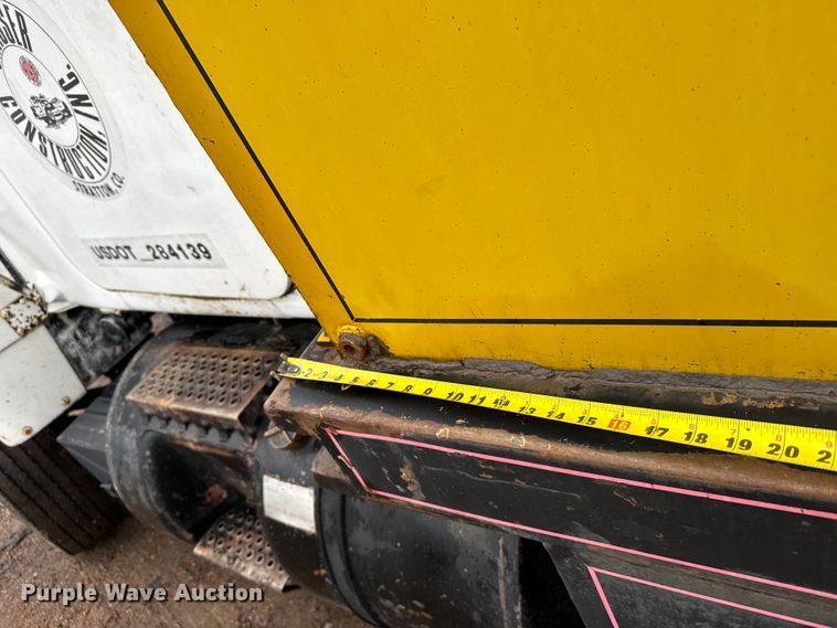 image for item EU6415 1980 Mack fuel / lube truck