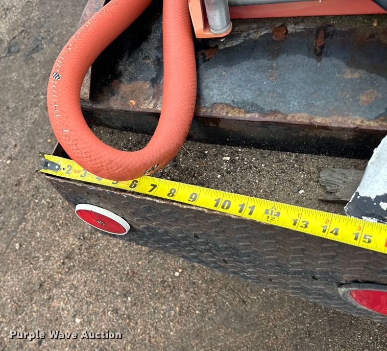 image for item EU6415 1980 Mack fuel / lube truck