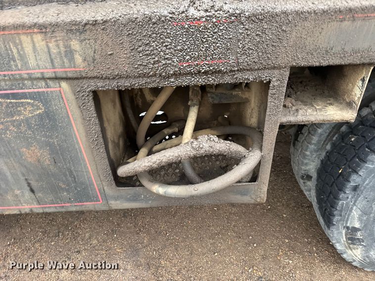 image for item EU6415 1980 Mack fuel / lube truck