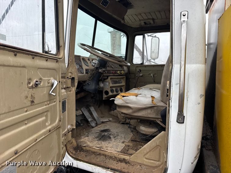 image for item EU6415 1980 Mack fuel / lube truck