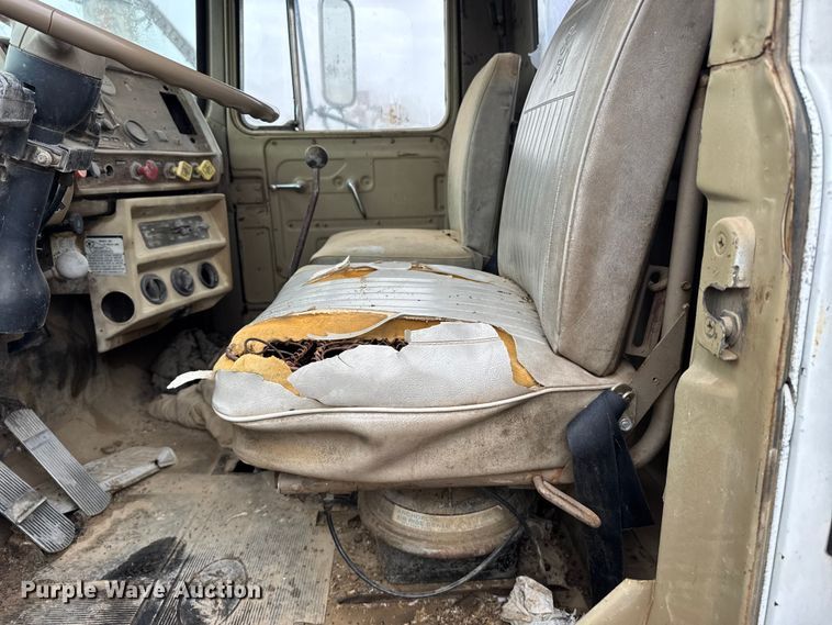 image for item EU6415 1980 Mack fuel / lube truck