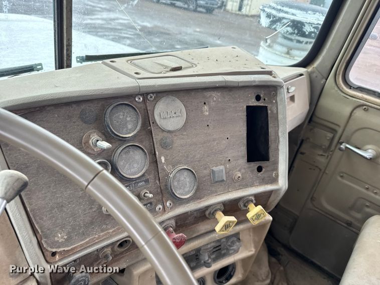 image for item EU6415 1980 Mack fuel / lube truck