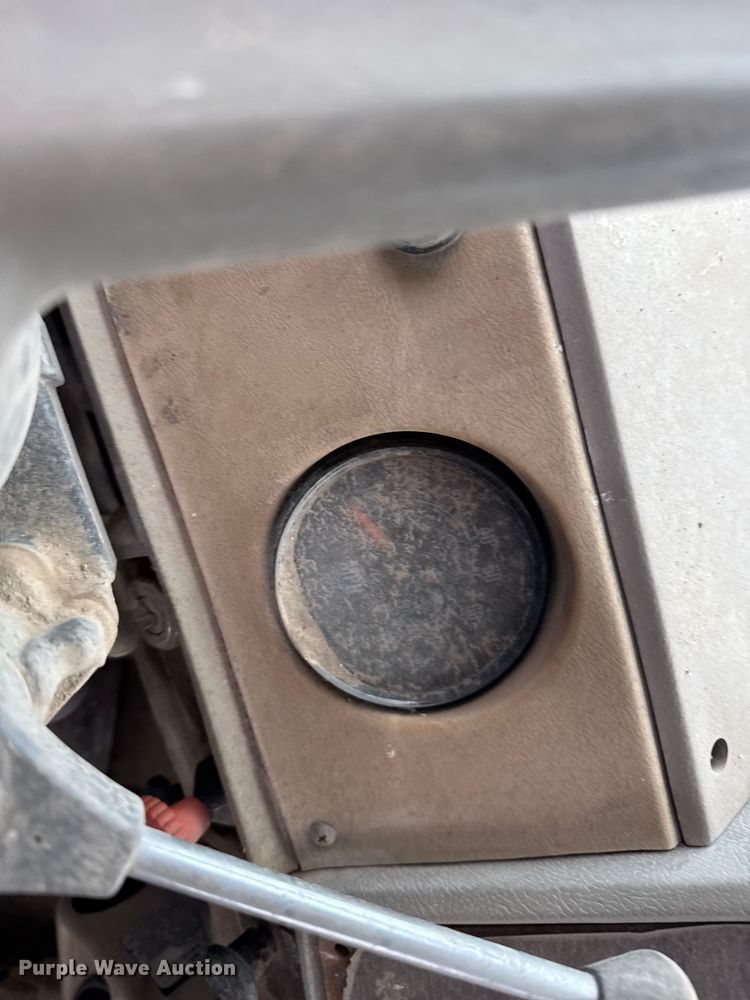 image for item EU6415 1980 Mack fuel / lube truck