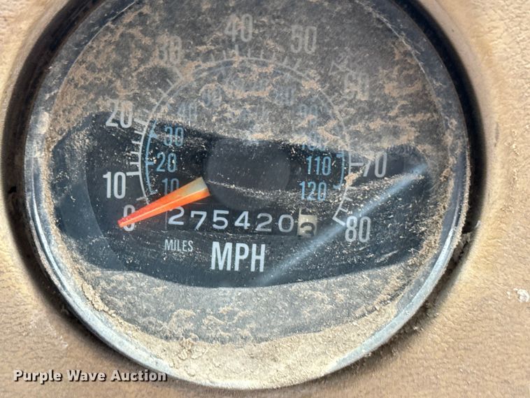 image for item EU6415 1980 Mack fuel / lube truck