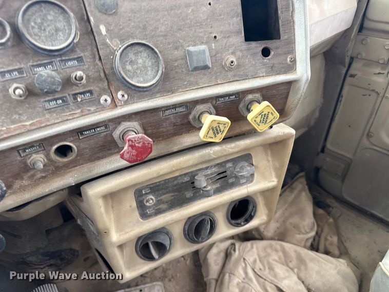 image for item EU6415 1980 Mack fuel / lube truck