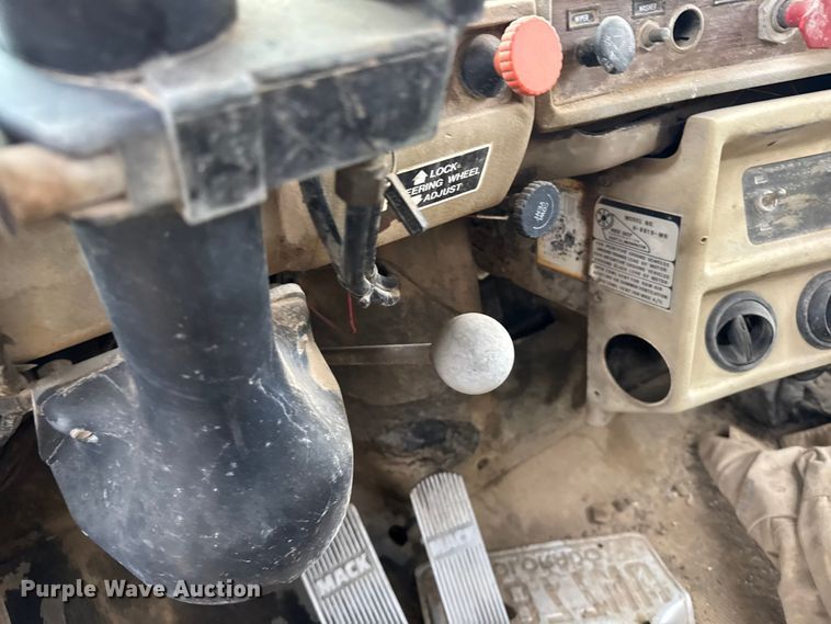 image for item EU6415 1980 Mack fuel / lube truck