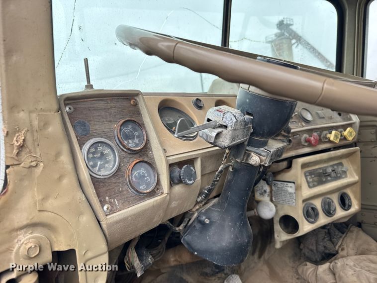 image for item EU6415 1980 Mack fuel / lube truck