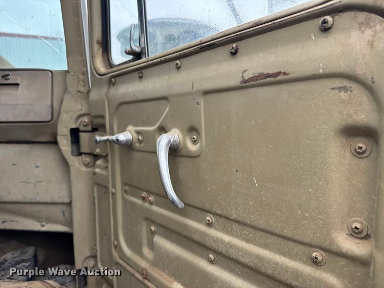 image for item EU6415 1980 Mack fuel / lube truck