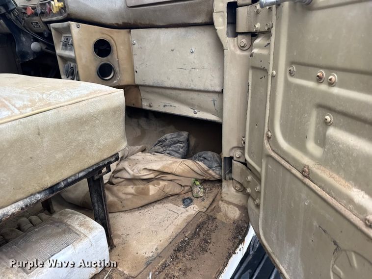 image for item EU6415 1980 Mack fuel / lube truck