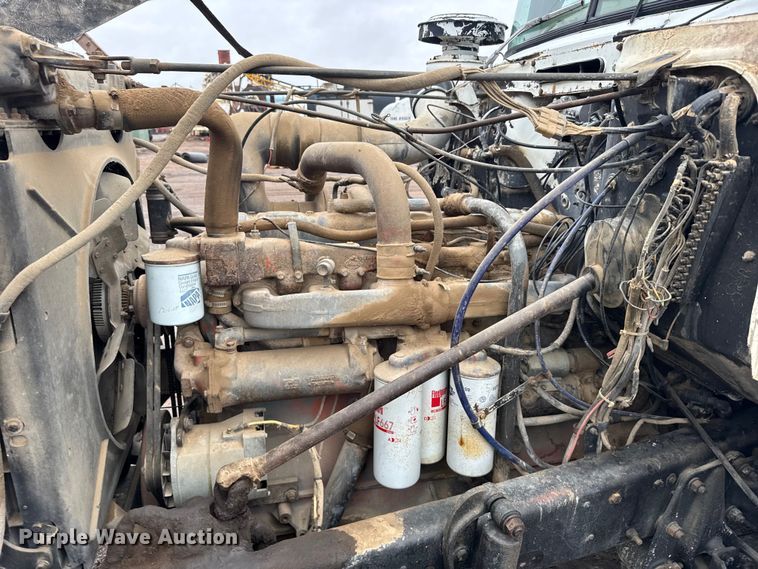 image for item EU6415 1980 Mack fuel / lube truck