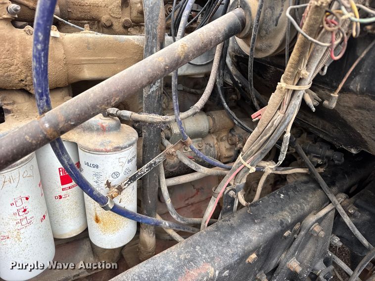 image for item EU6415 1980 Mack fuel / lube truck