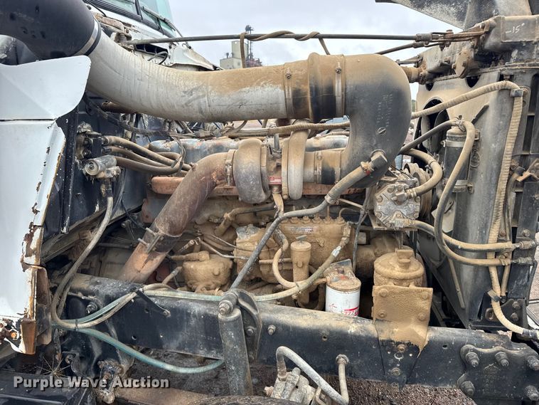 image for item EU6415 1980 Mack fuel / lube truck