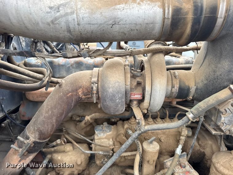 image for item EU6415 1980 Mack fuel / lube truck