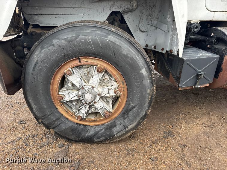 image for item EU6415 1980 Mack fuel / lube truck