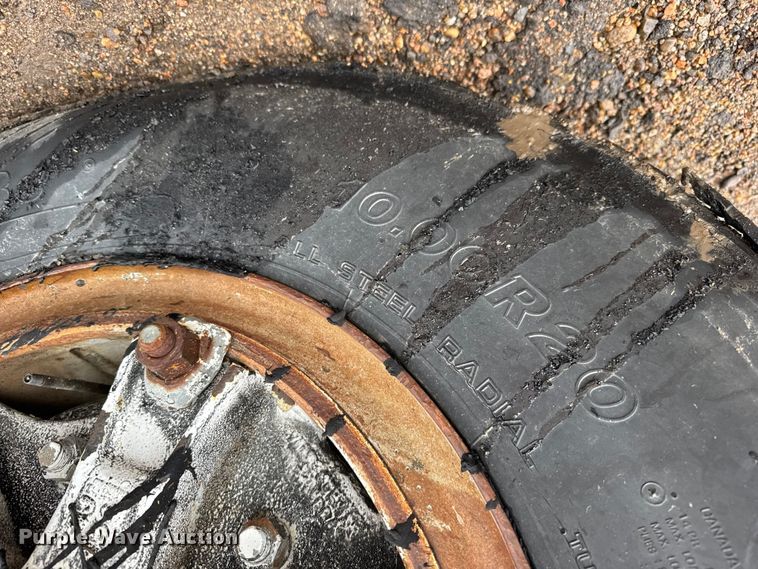 image for item EU6415 1980 Mack fuel / lube truck