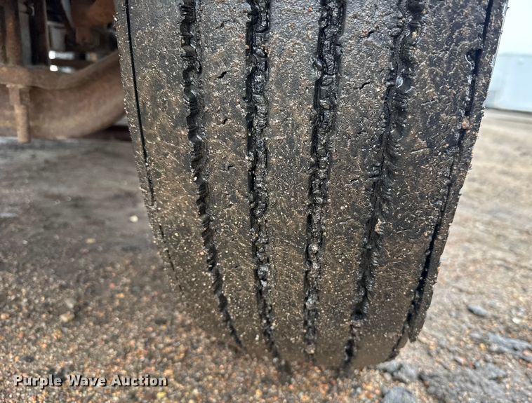 image for item EU6415 1980 Mack fuel / lube truck