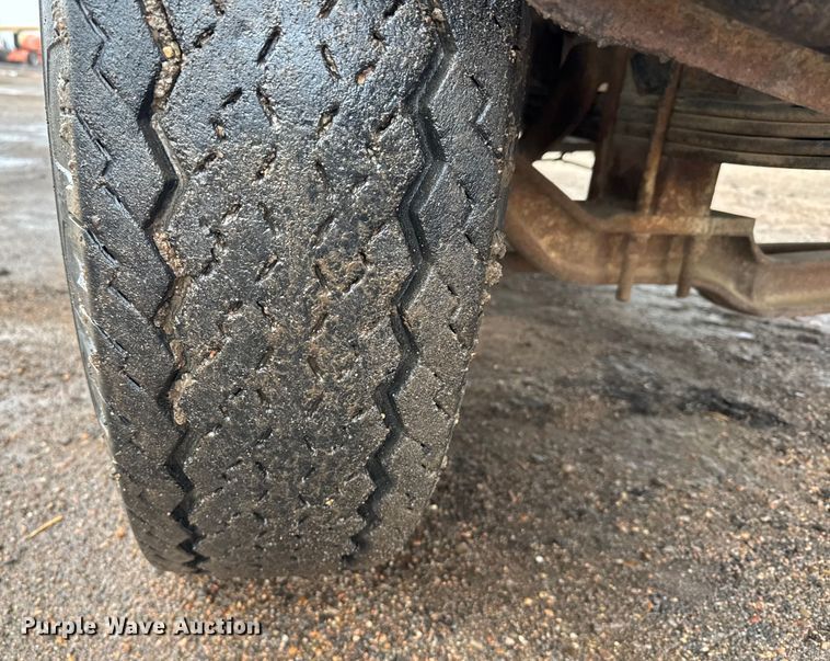 image for item EU6415 1980 Mack fuel / lube truck