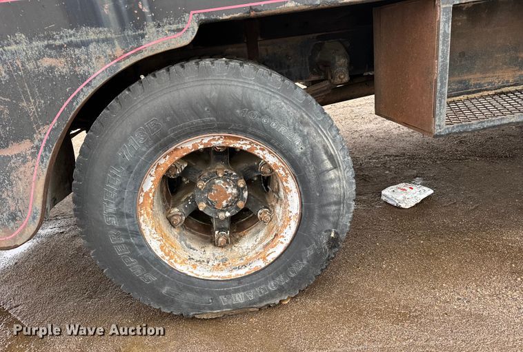 image for item EU6415 1980 Mack fuel / lube truck