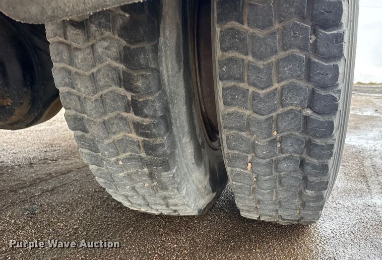 image for item EU6415 1980 Mack fuel / lube truck