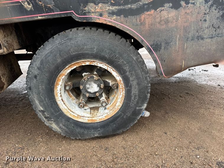 image for item EU6415 1980 Mack fuel / lube truck