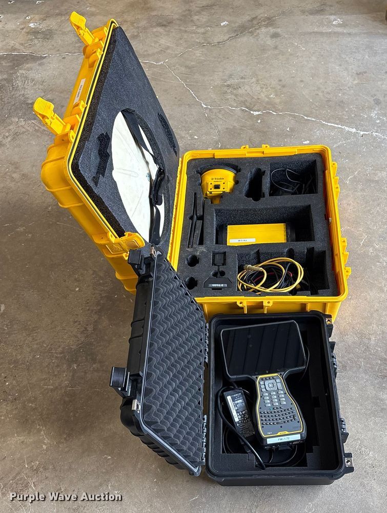 image for item EU7076 Trimble survey kit