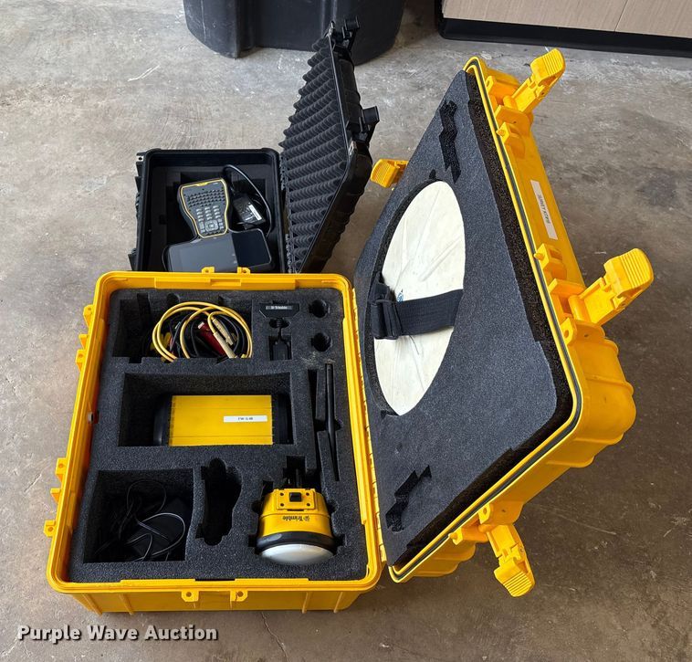 image for item EU7076 Trimble survey kit
