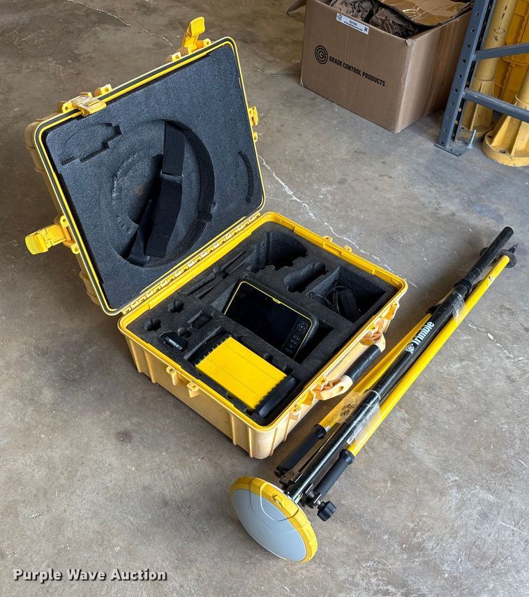 image for item EU7083 Trimble survey kit