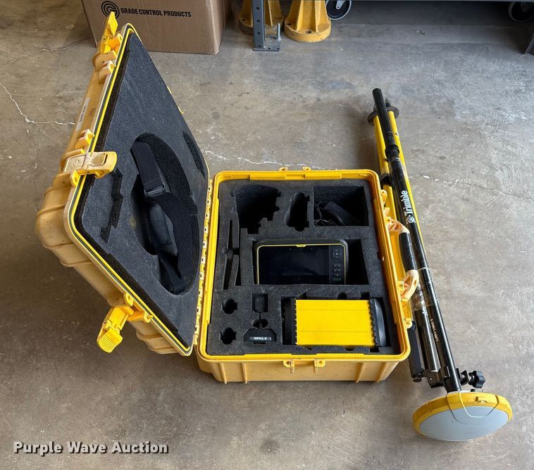 image for item EU7083 Trimble survey kit