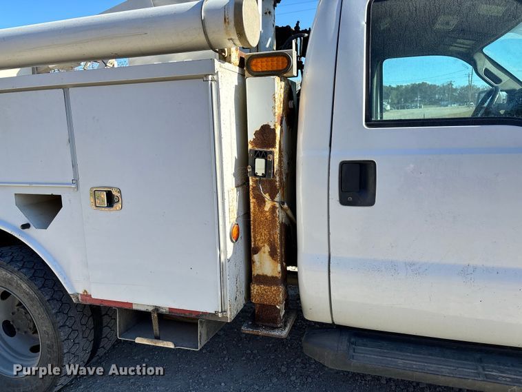 image for item EV3280 2011 Ford F550 bucket truck