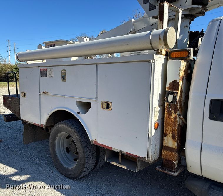 image for item EV3280 2011 Ford F550 bucket truck