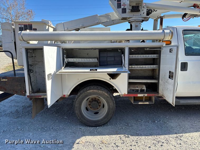 image for item EV3280 2011 Ford F550 bucket truck