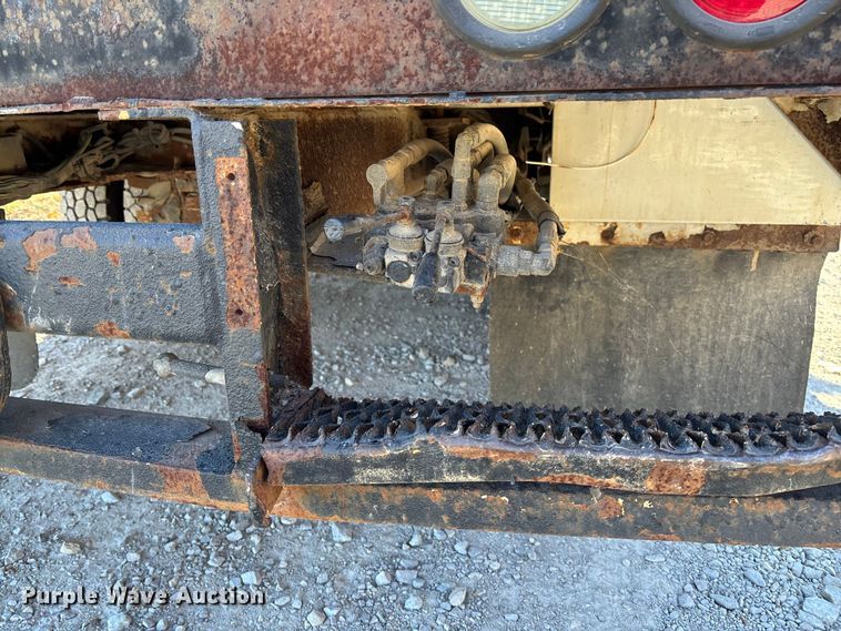 image for item EV3280 2011 Ford F550 bucket truck