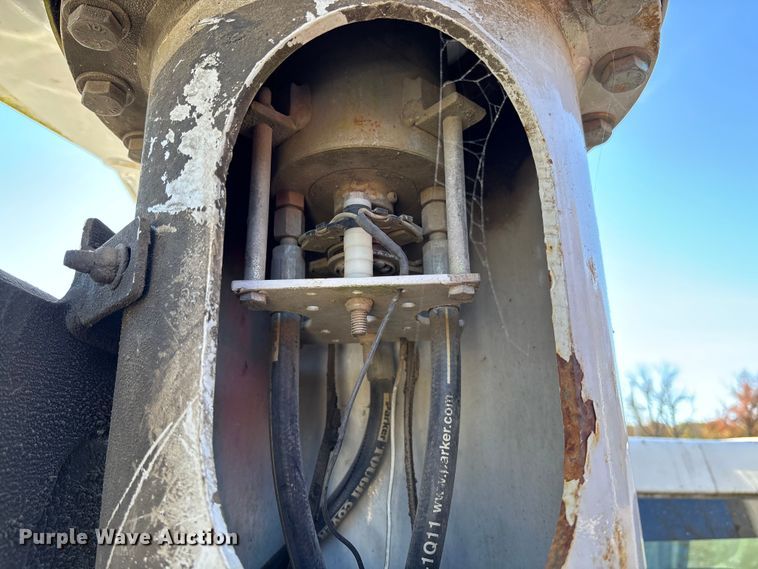 image for item EV3280 2011 Ford F550 bucket truck