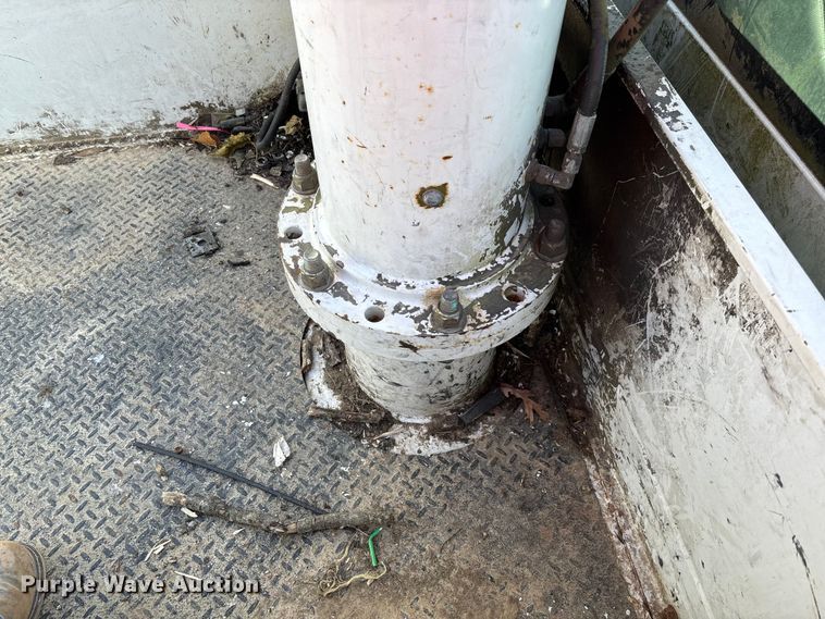 image for item EV3280 2011 Ford F550 bucket truck