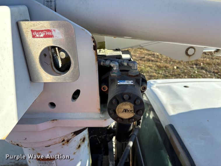 image for item EV3280 2011 Ford F550 bucket truck