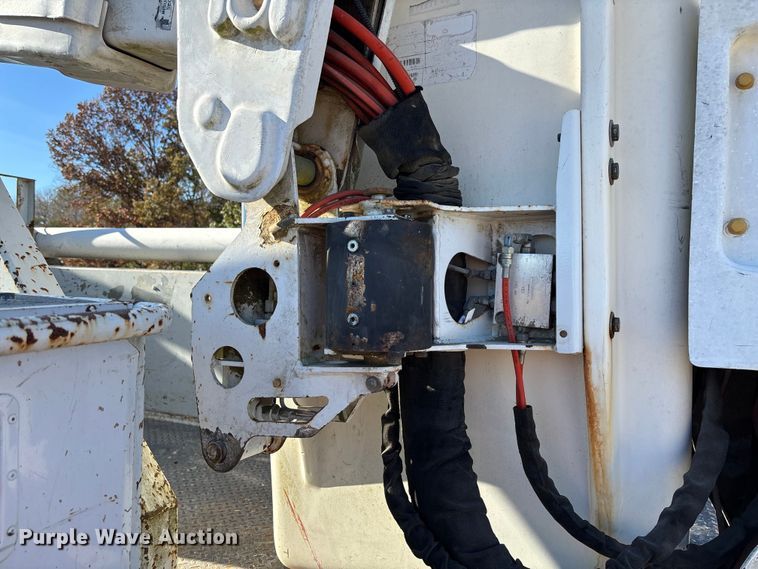 image for item EV3280 2011 Ford F550 bucket truck