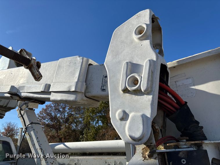 image for item EV3280 2011 Ford F550 bucket truck