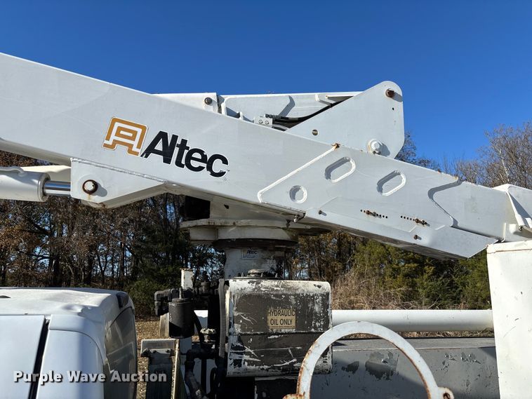 image for item EV3280 2011 Ford F550 bucket truck