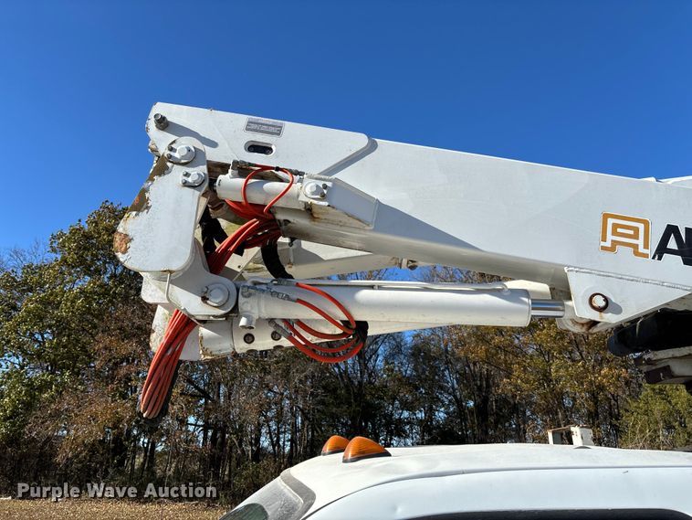 image for item EV3280 2011 Ford F550 bucket truck