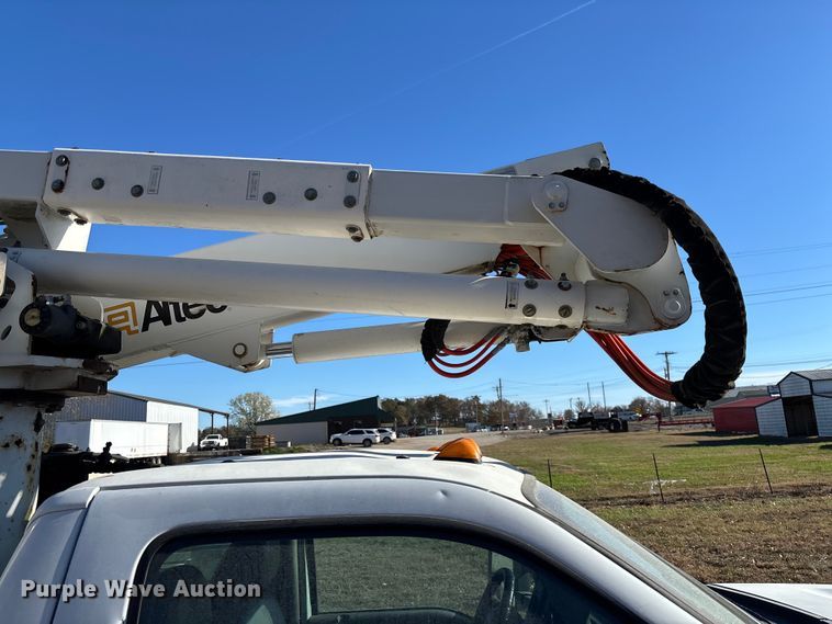 image for item EV3280 2011 Ford F550 bucket truck