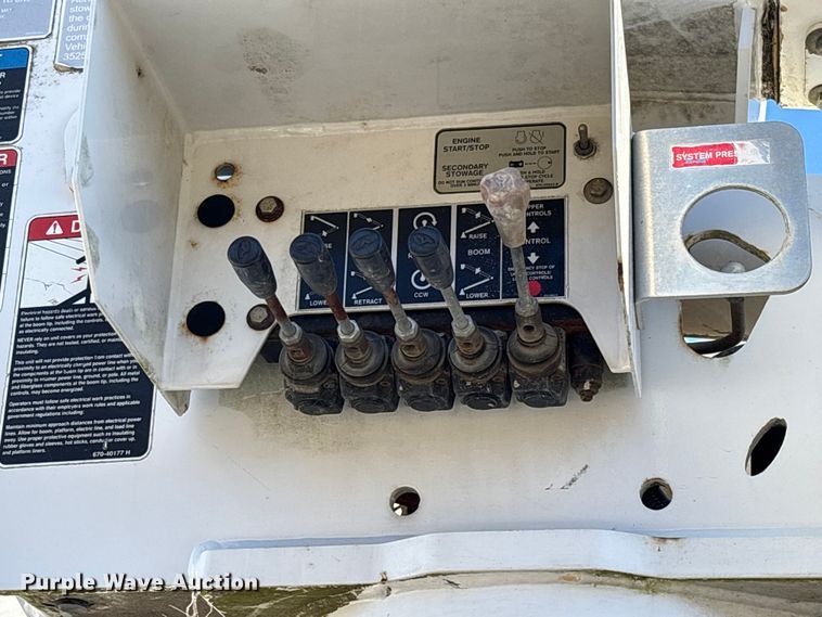 image for item EV3280 2011 Ford F550 bucket truck