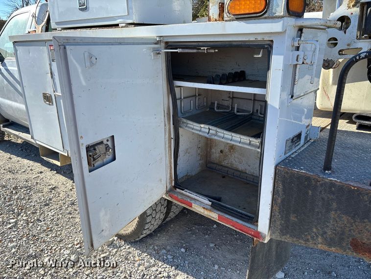 image for item EV3280 2011 Ford F550 bucket truck