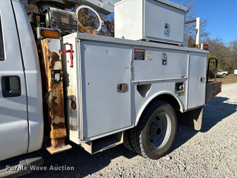 image for item EV3280 2011 Ford F550 bucket truck