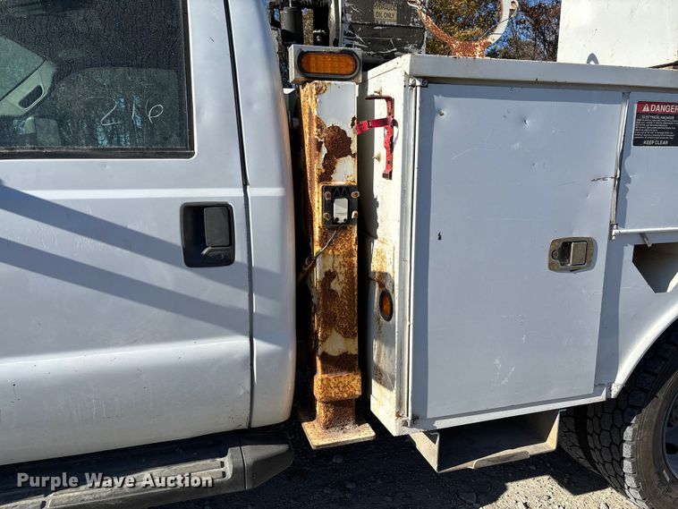 image for item EV3280 2011 Ford F550 bucket truck
