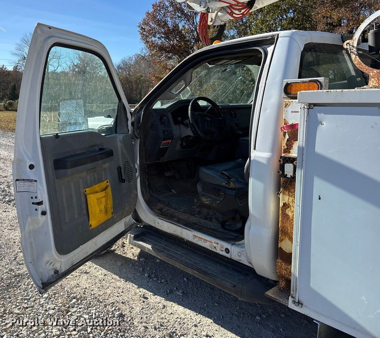 image for item EV3280 2011 Ford F550 bucket truck