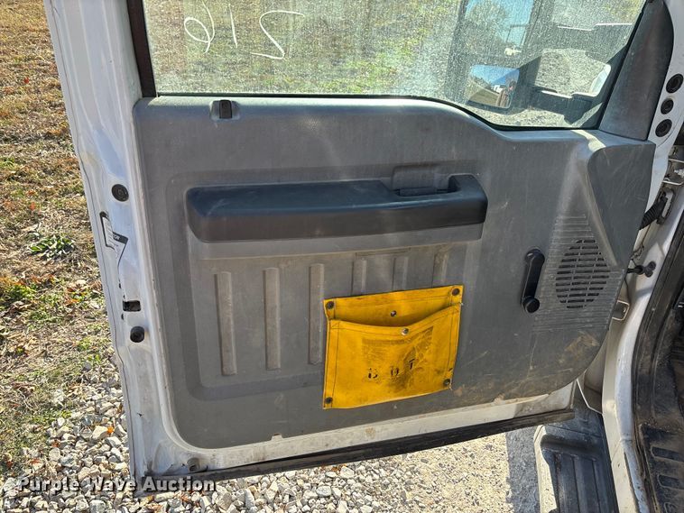 image for item EV3280 2011 Ford F550 bucket truck